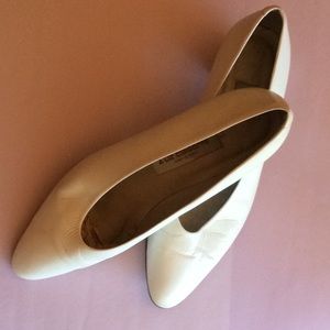 pumps LIZ CLAIBORNE white (9) great condition